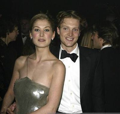 Rosamund Pike and Simon Woods looking great together
